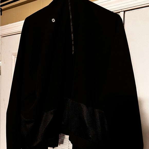 Figs Sydney Scrub JacketSmall bleach spot on right pocket otherwise like new - Picture 2 of 2